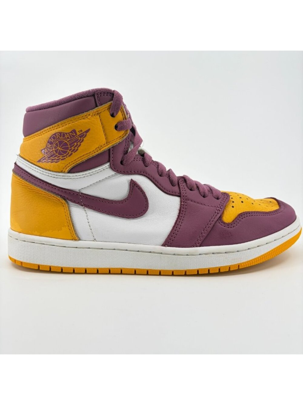 Nike Air Jordan 1 Retro High OG Men Size 9 Yellow Purple Athletic Shoes Sneakers
